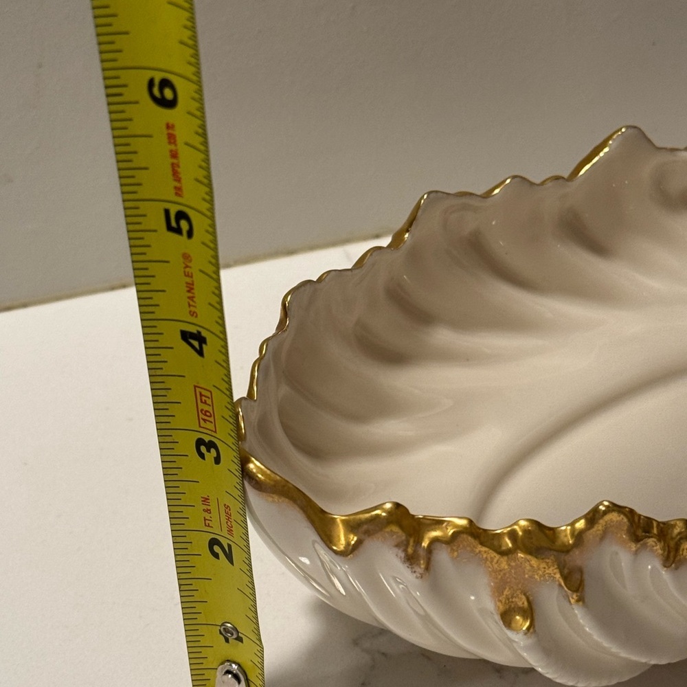 Lenox Acanthus Ivory and 24k Gold Porcelain Leaf Bowl - Picture 8 of 10